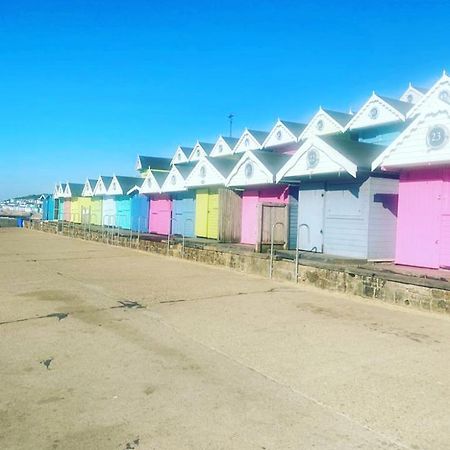 Modern 3 Bedroom Caravan Near The Beach Walton-on-the-Naze Eksteriør billede