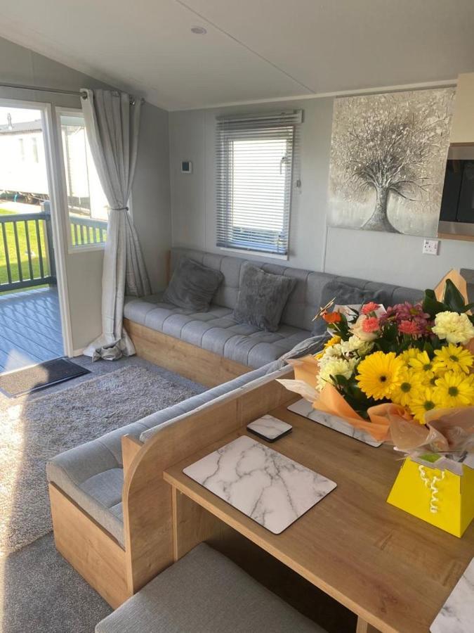 Modern 3 Bedroom Caravan Near The Beach Walton-on-the-Naze Eksteriør billede