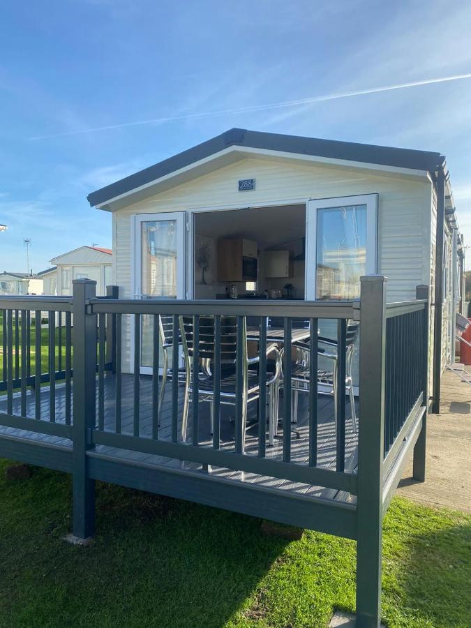 Modern 3 Bedroom Caravan Near The Beach Walton-on-the-Naze Eksteriør billede